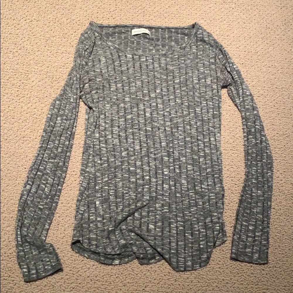 Gray long sleeve shirt